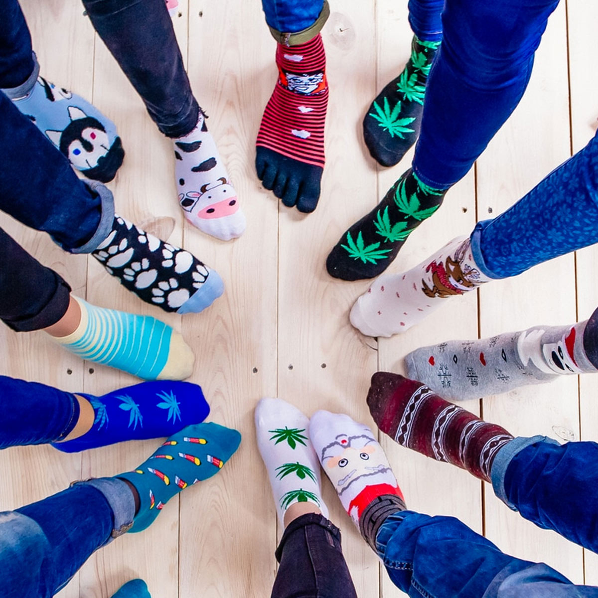 ODD SOCKS DAY - November 21, 2022 - National Today