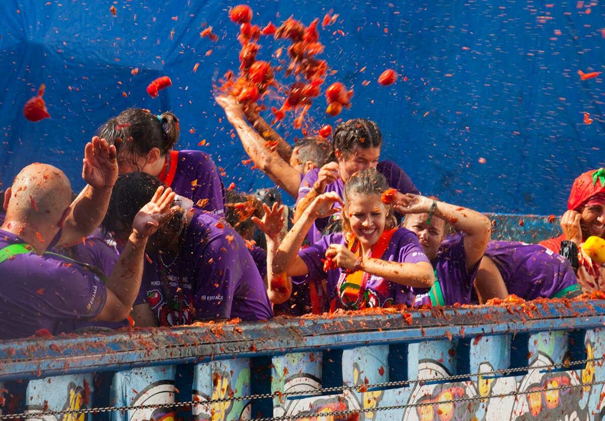 https://nationaltoday.com/wp-content/uploads/2022/06/36-La-Tomatina-1200x834.jpg?utm_source=chatgpt.com