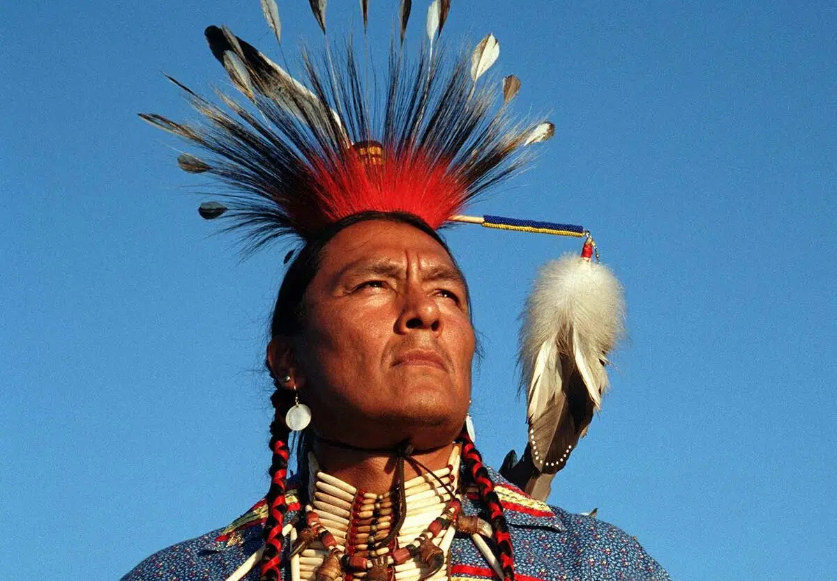 Краснокожие индейцы. Оглала-лакота индейцы сша. Американские индейцы вожди индейцев северной америки. Команчи апачи чероки. Коренные индейцы северной америки навахо.