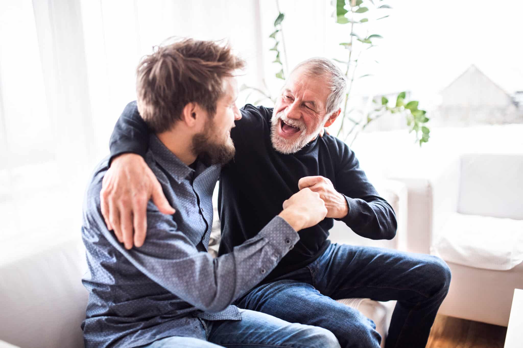 Father and son. Отец и взрослый сын. Поколение мужчин. Пожилой отец. Встреча с отцом.