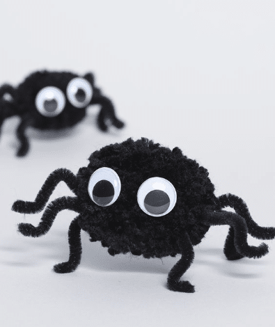 More Halloween toddler crafts – Pipe cleaner spiders and paper bat – Mini  Moo Life